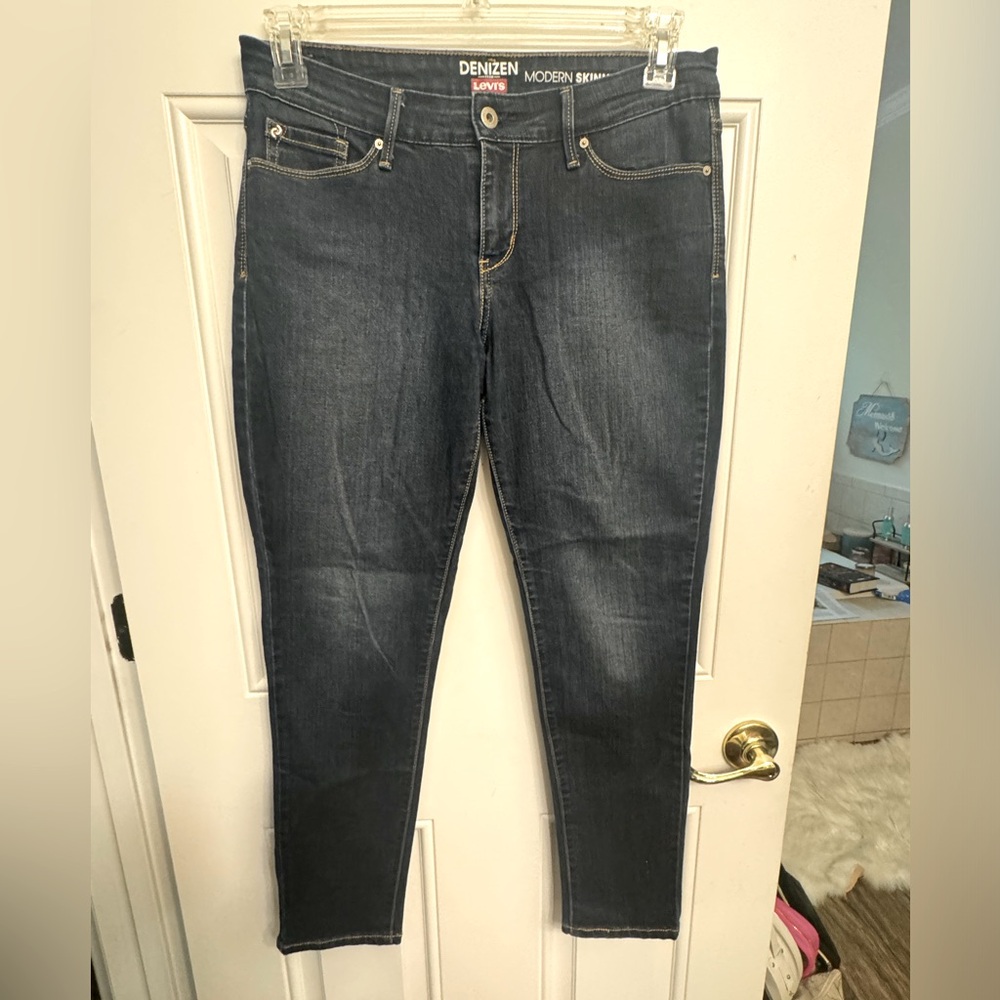 Levi’s Denizen Modern Skinny dark wash jeans